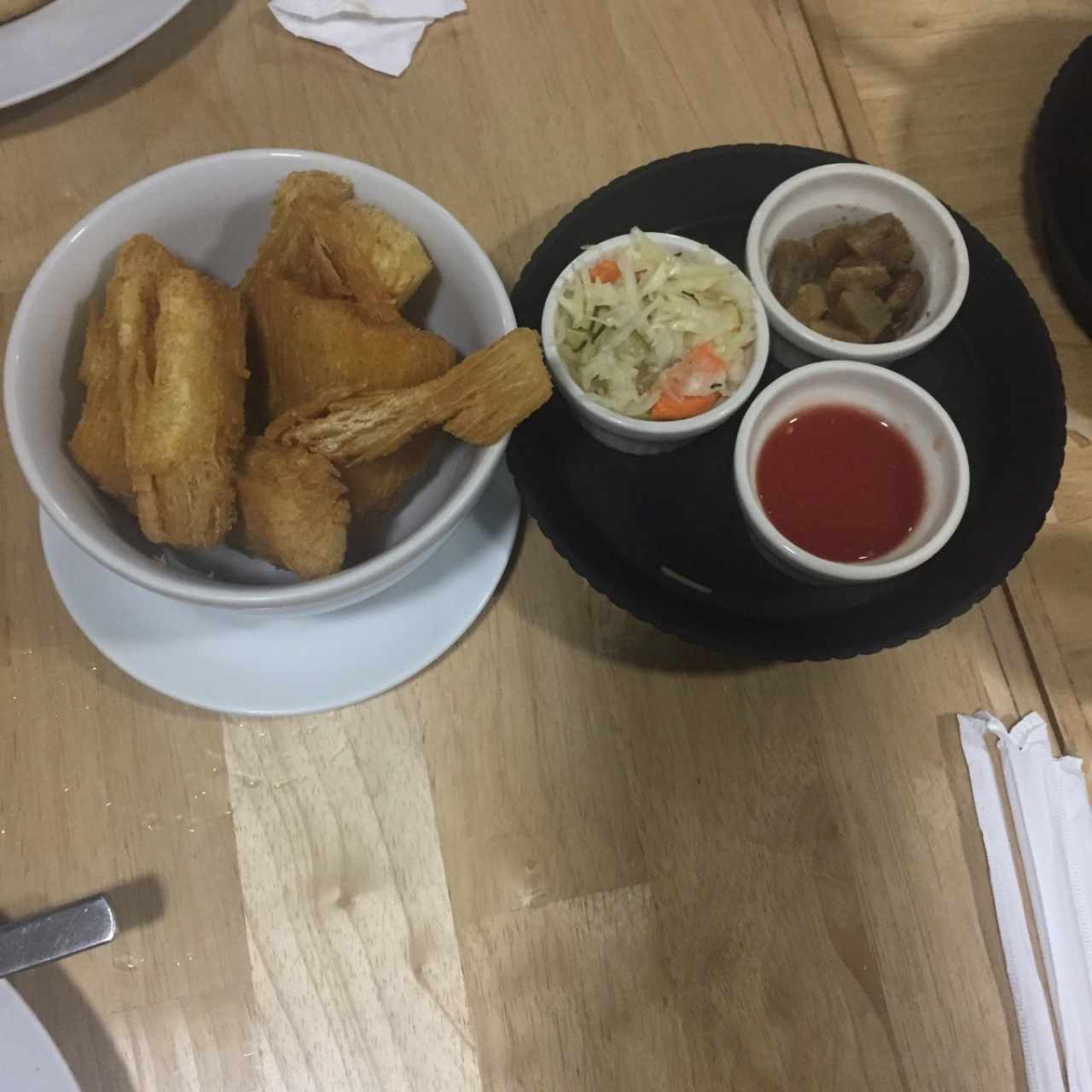yuca frita con chicharrón