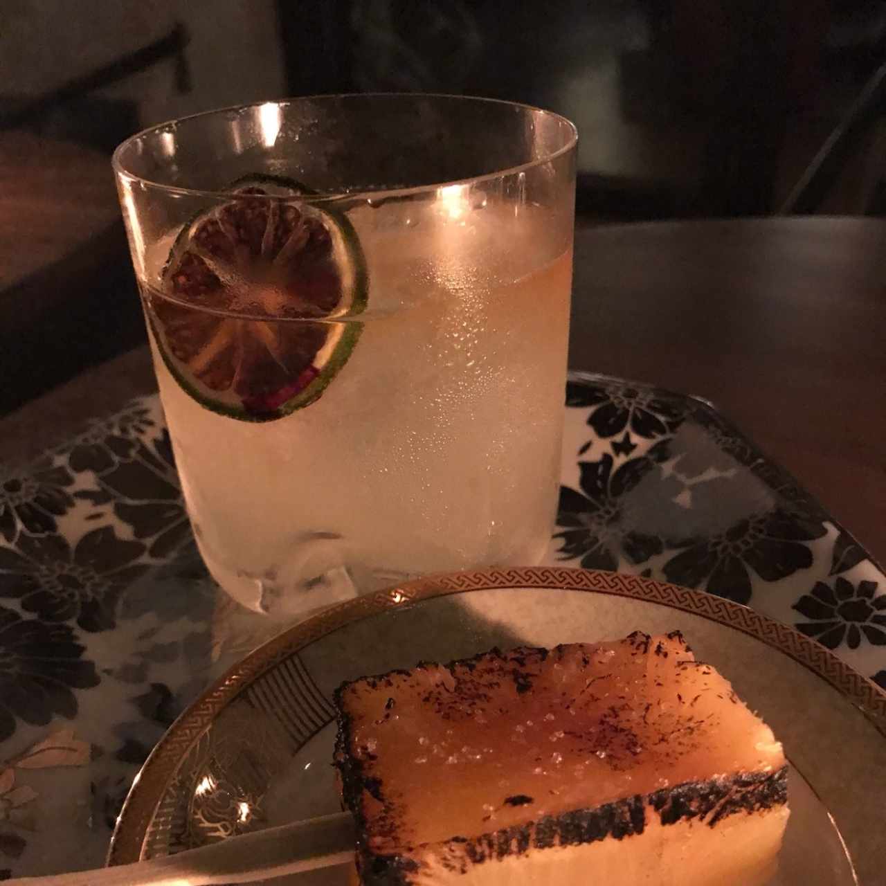 coctel de zacapa con pina caramelizada