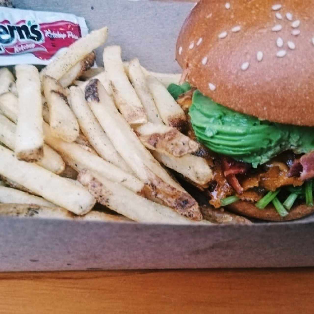 Burger Gula con Aguacate