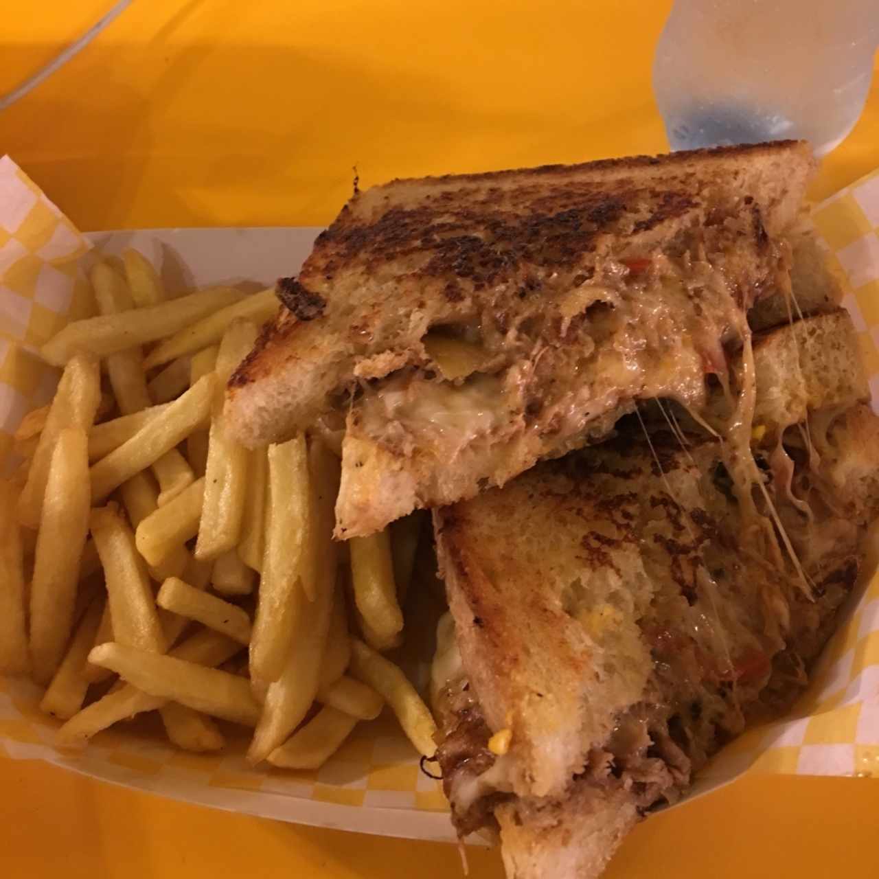 pulled pork con queso y cebollas 