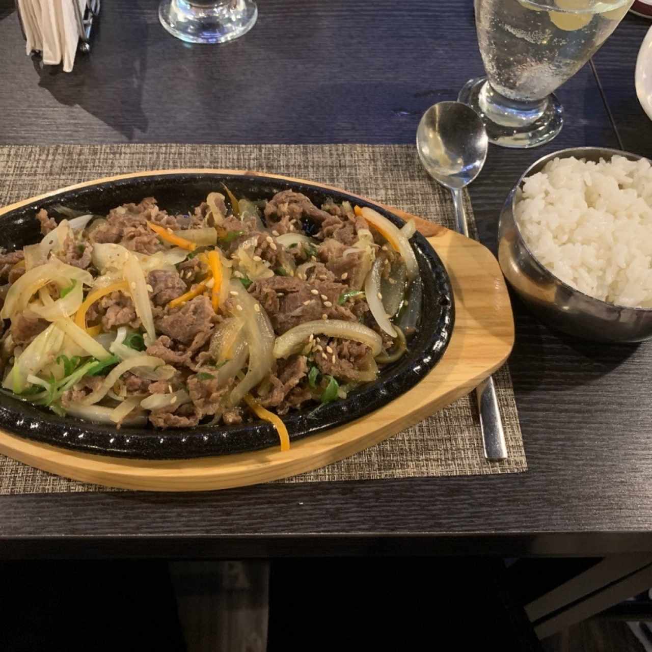Carne de res con verduras (koreano)