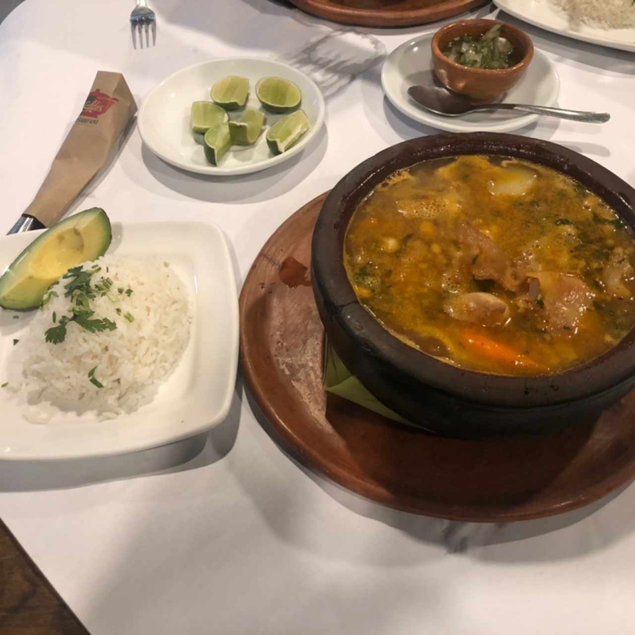 Caldo de pata de res