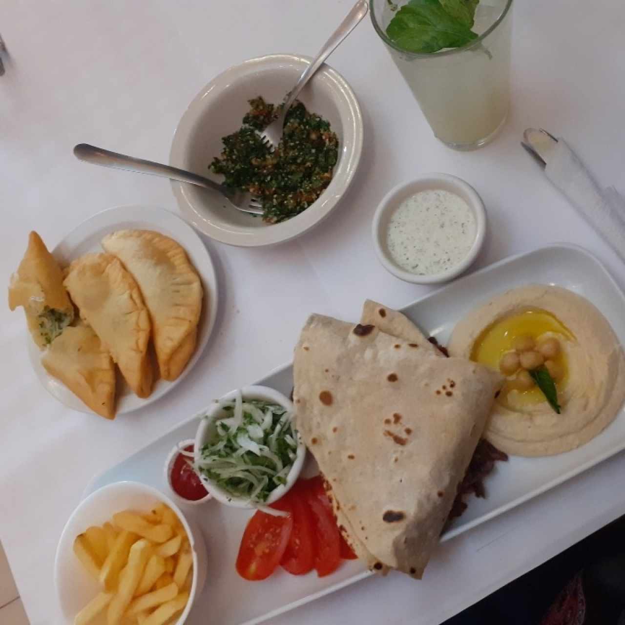 Hummus Con Shawarma de carne o pollo