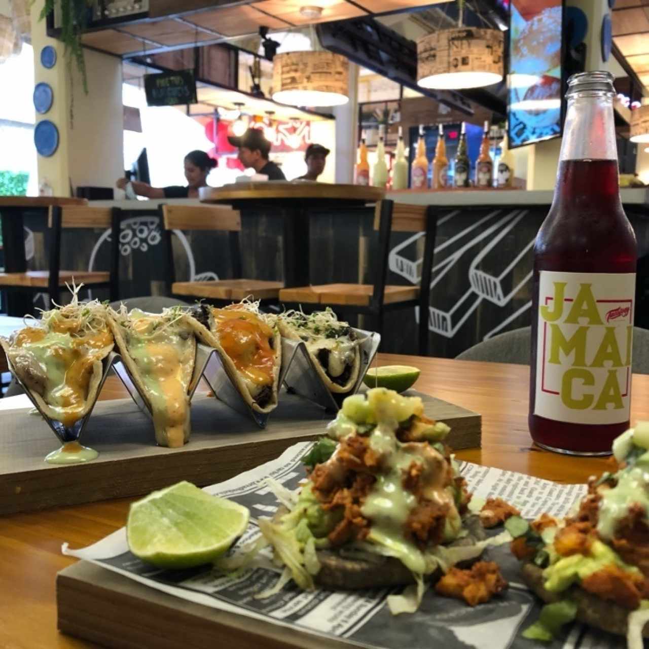 tacos de rosa de jamaica y sopes al pastor