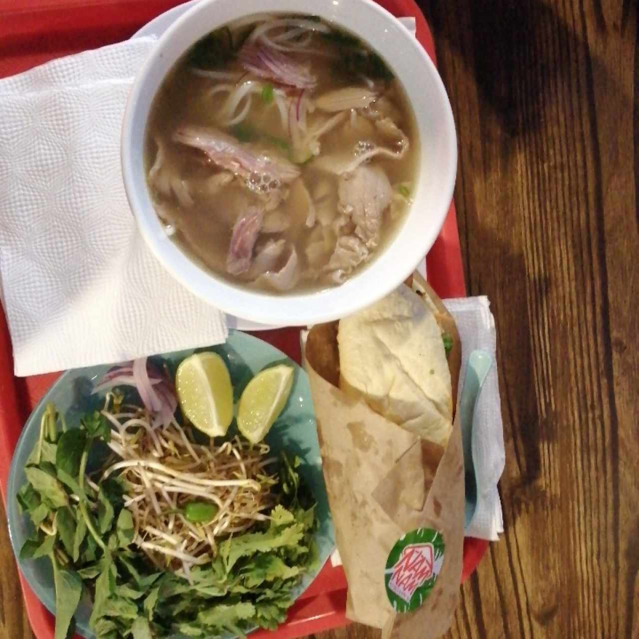 Pho Bo y Banh Mi