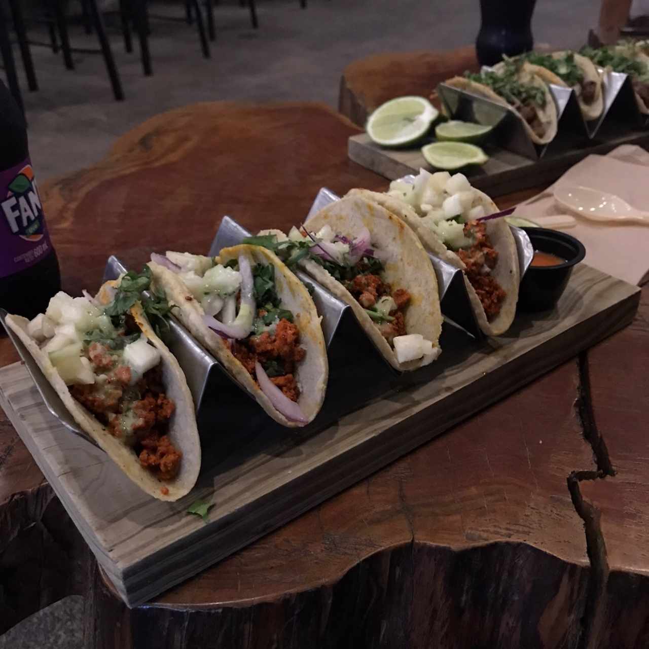 tacos de chorizo de tecpan y tacos de bistek
