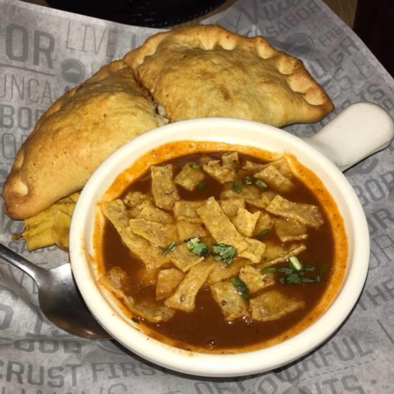 2 de 4: Sopa + Calzonne