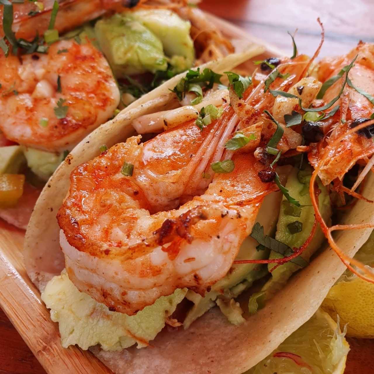 Tacos de camarón al ajillo