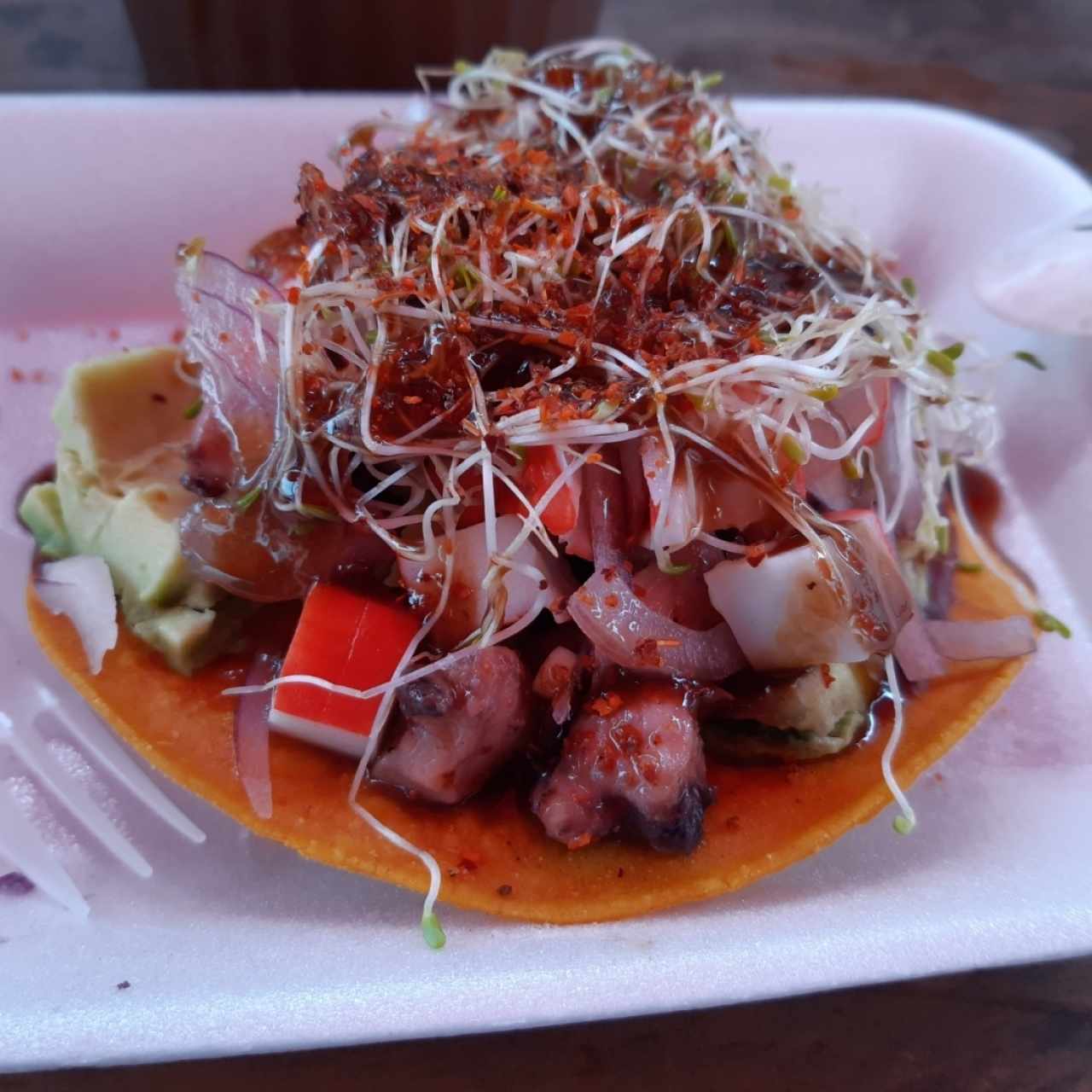 tostada con mariscos...