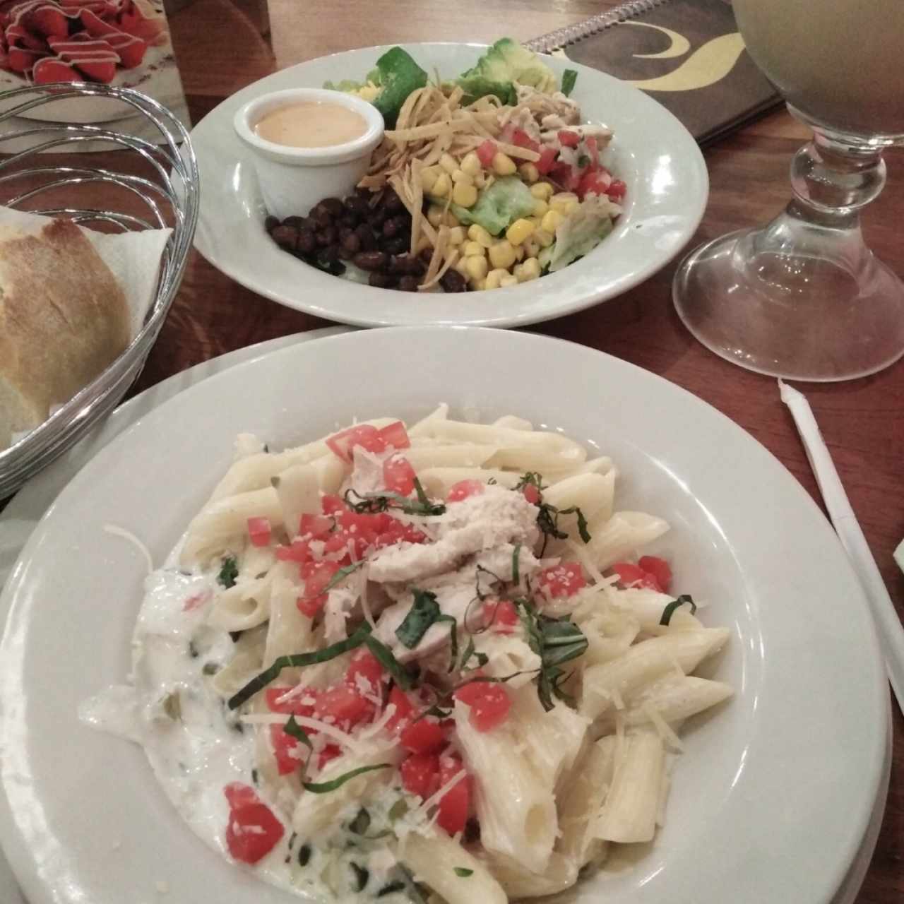 Pasta y ensalada Santa Fé 