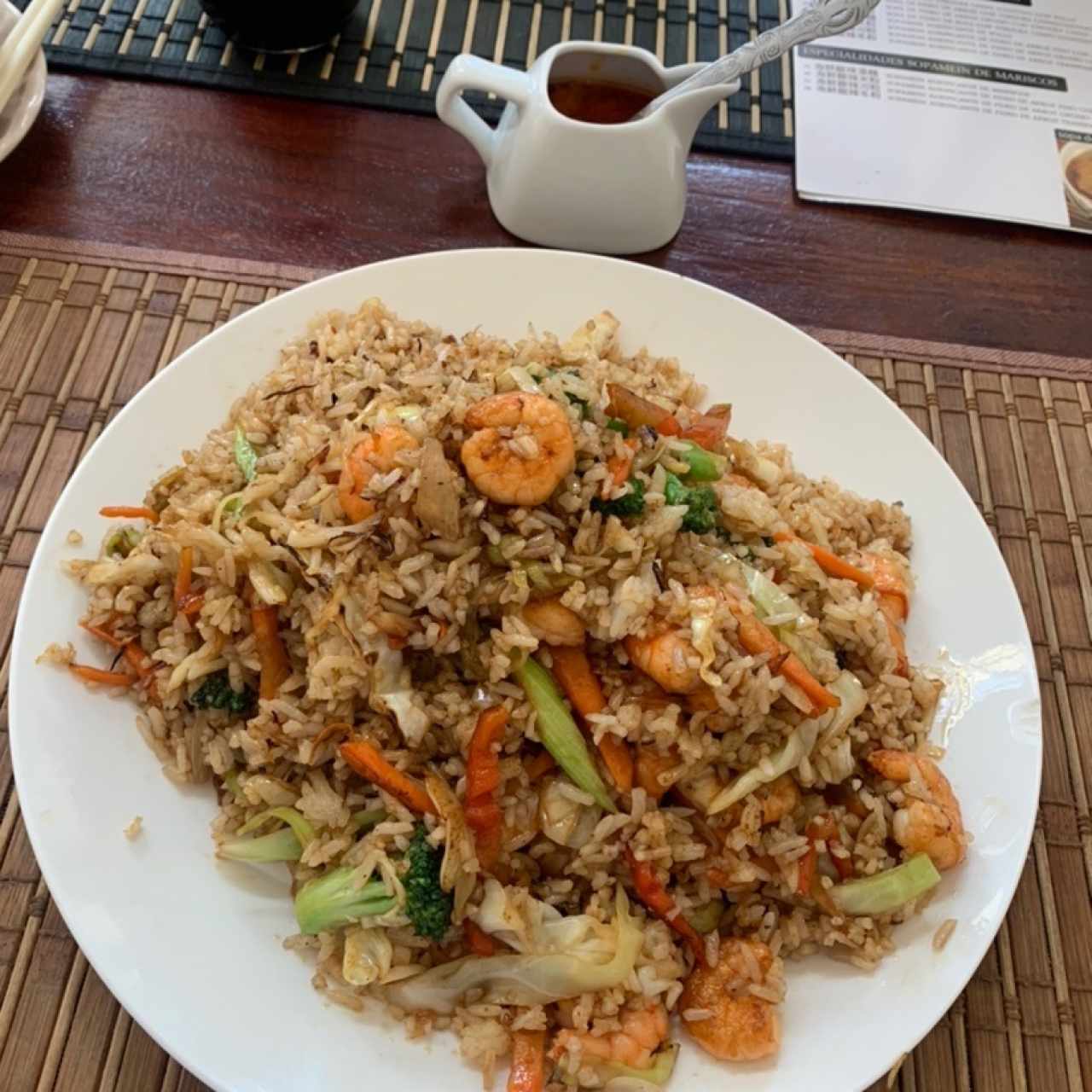 Arroz frito de camarones