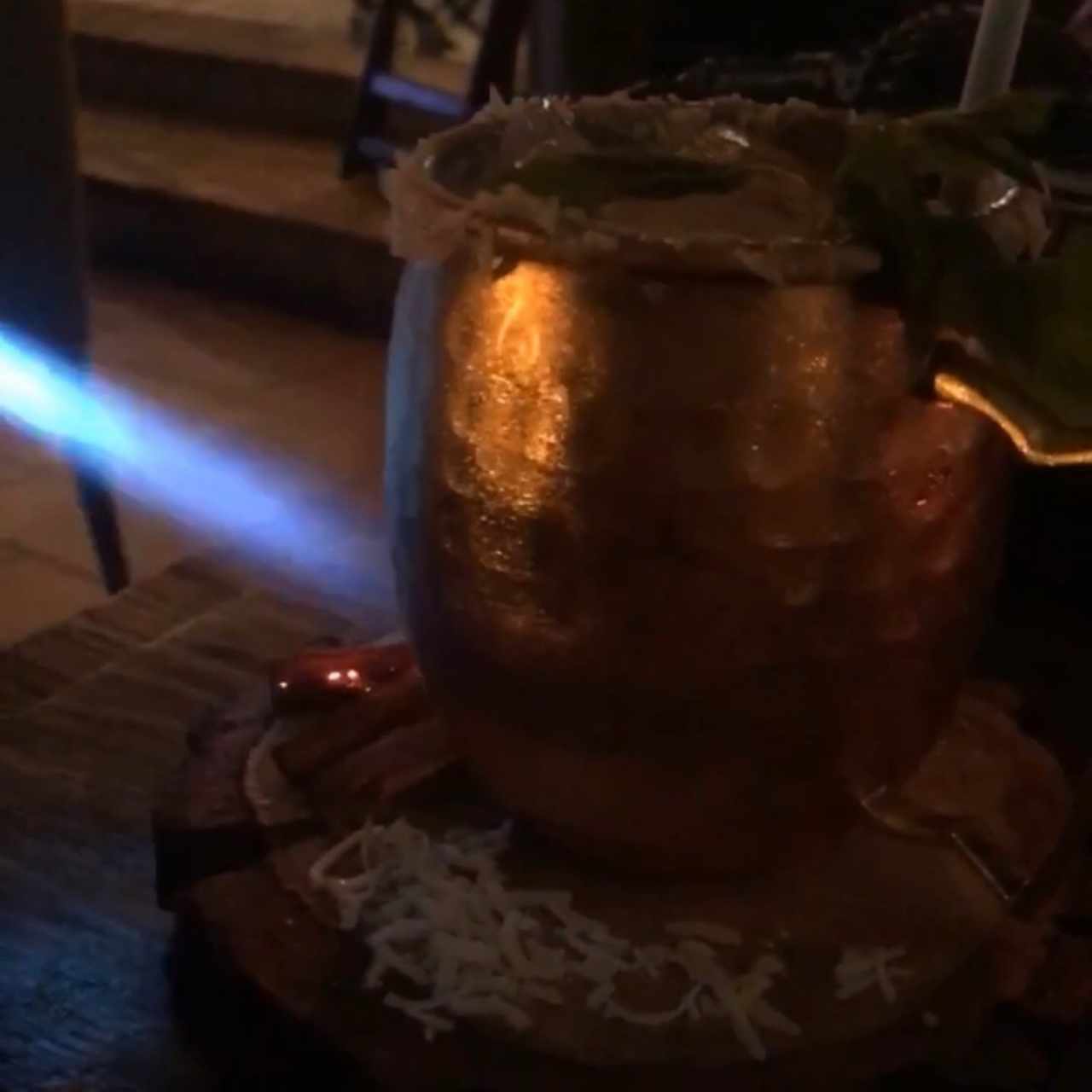 coctel de mezcal con coco