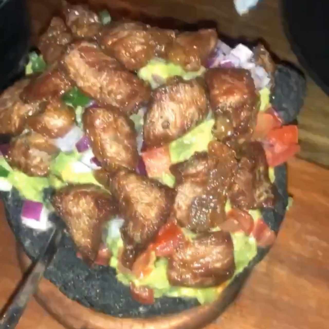 Chicharrón de Rib eye en molcajete