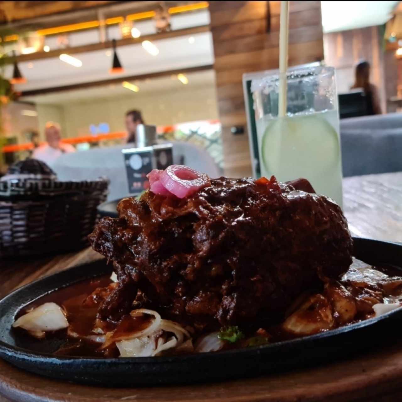 Chamorro de cerdo braseado