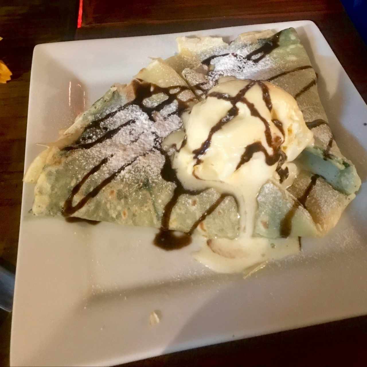 Crêpe de Manjar de Chocolate Azul, con helado