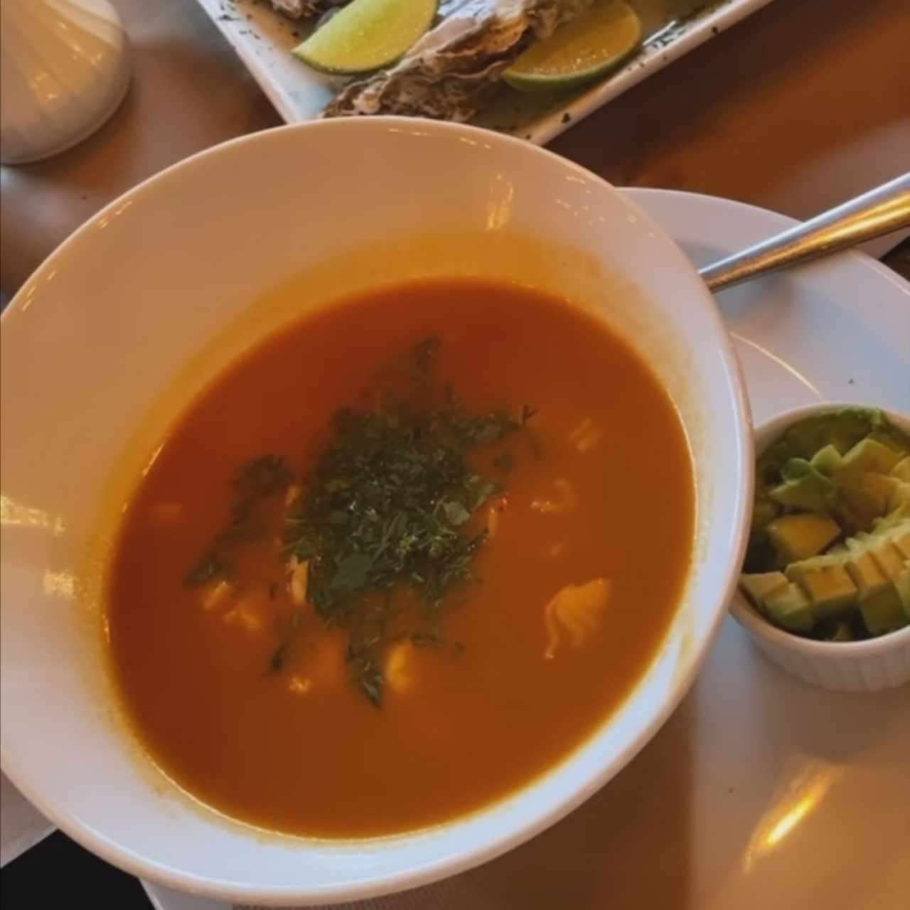 Sopa de tomate y mariscos 