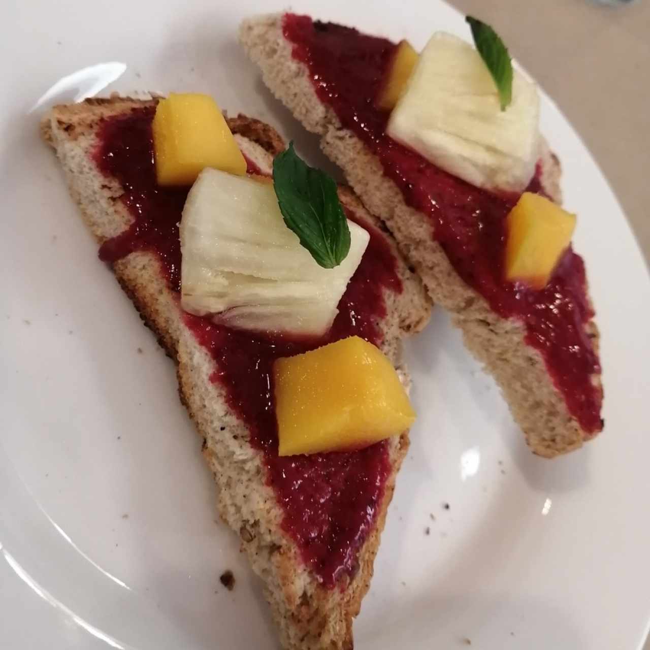 Tostadas con fruta 