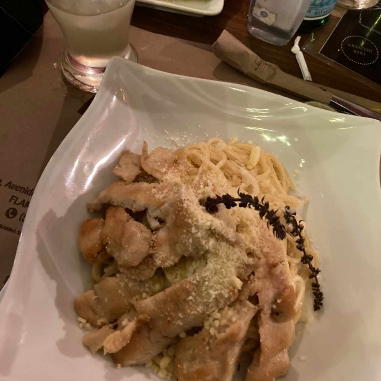 Pasta alfredo con pollo