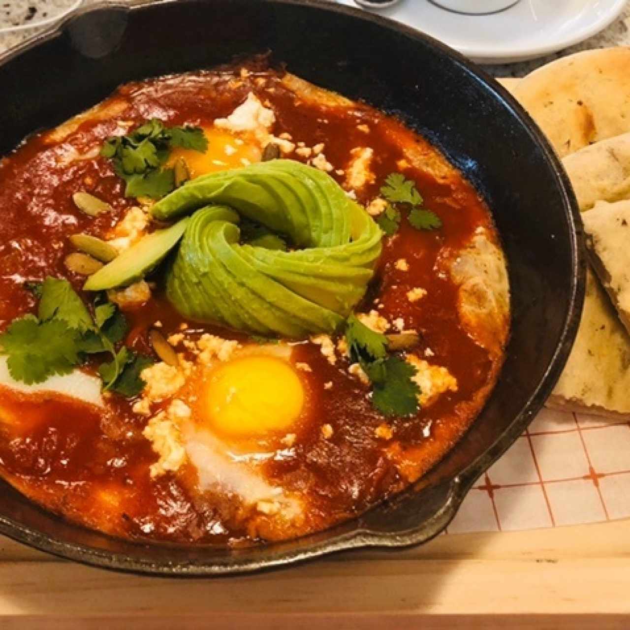 Shakshuka con aguacate