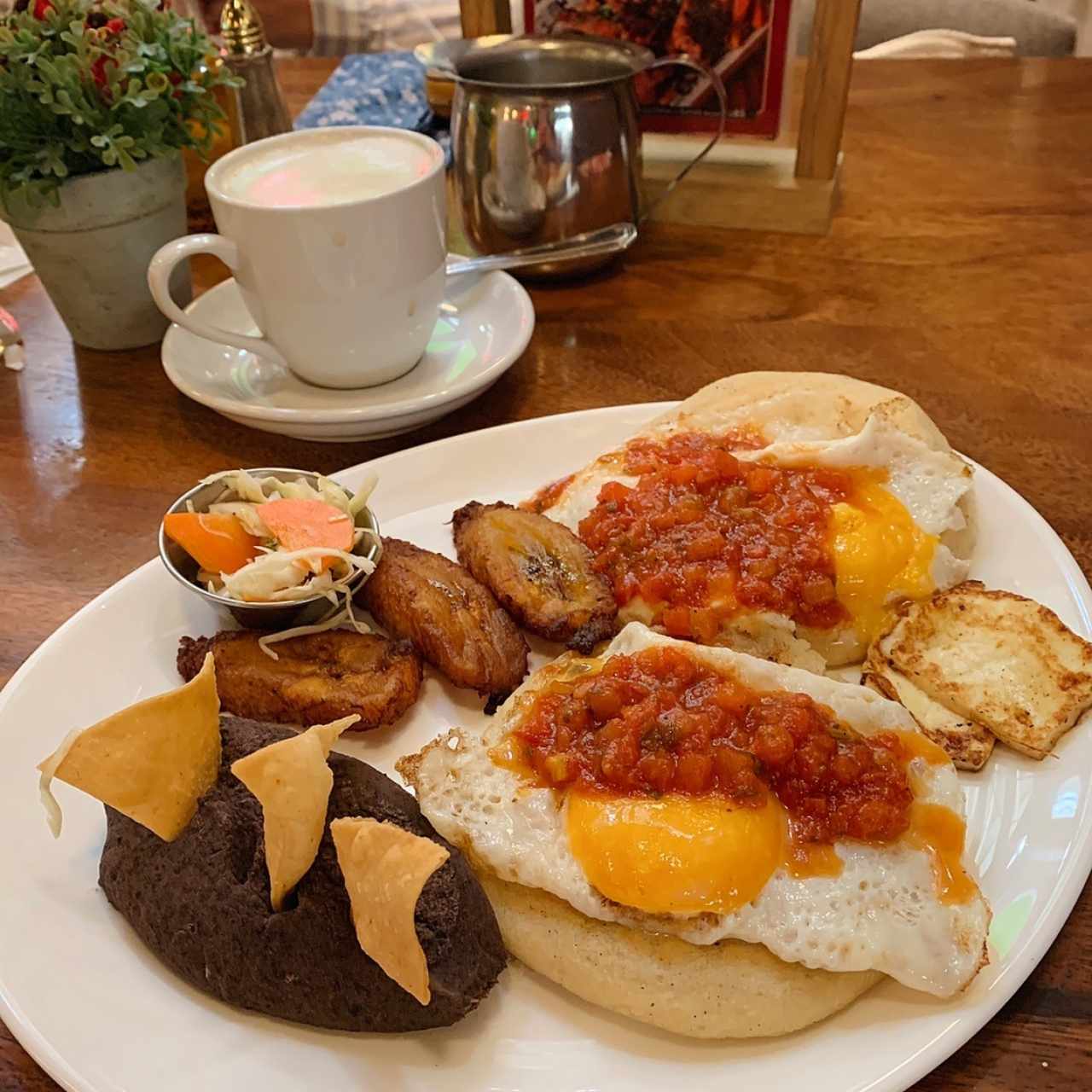 Desayuno con pupusas