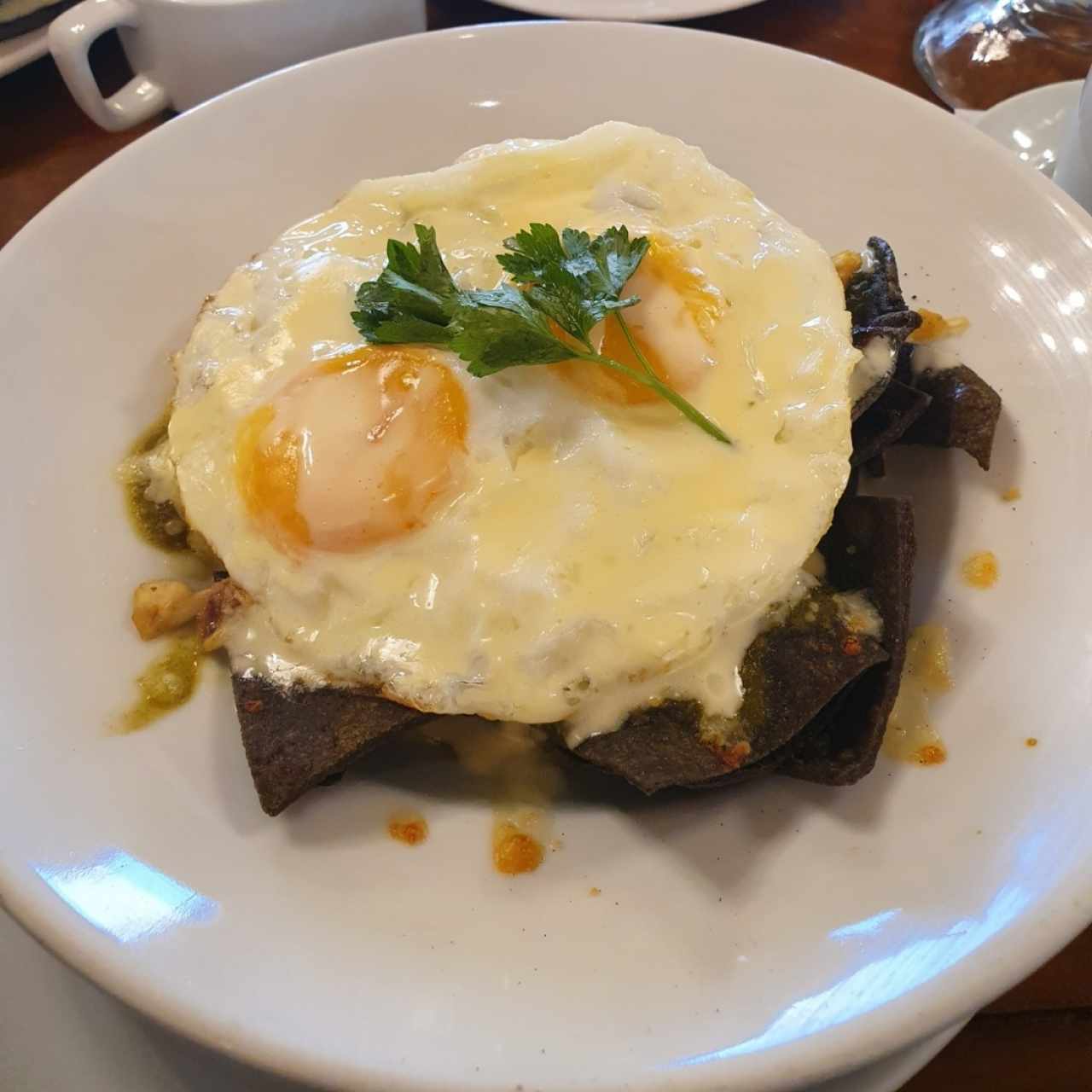 Chilaquiles en salsa verde con pollo