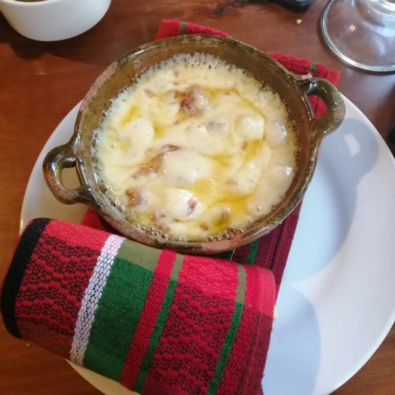 queso fundido con chorizo ahumado