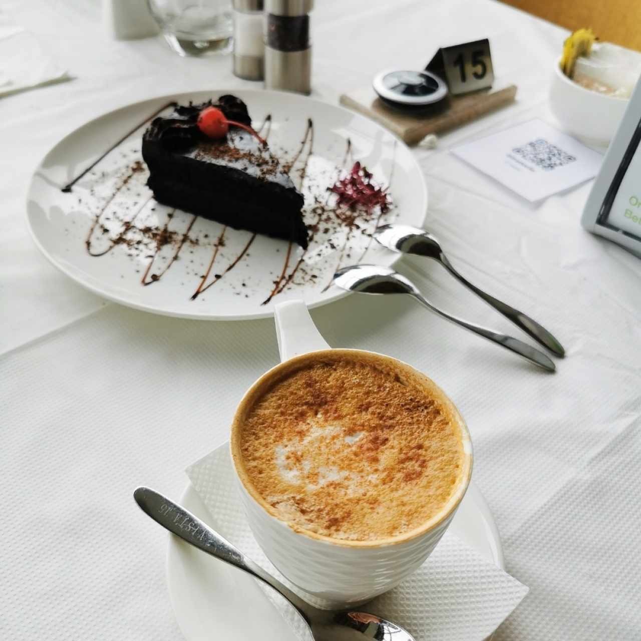 Pastel de chocolate amargo 