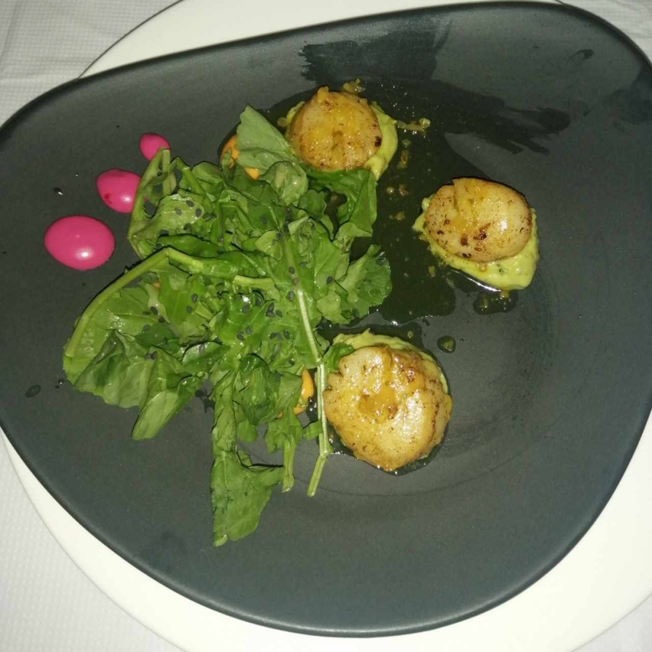 Vieiras con aceite de curry y limón