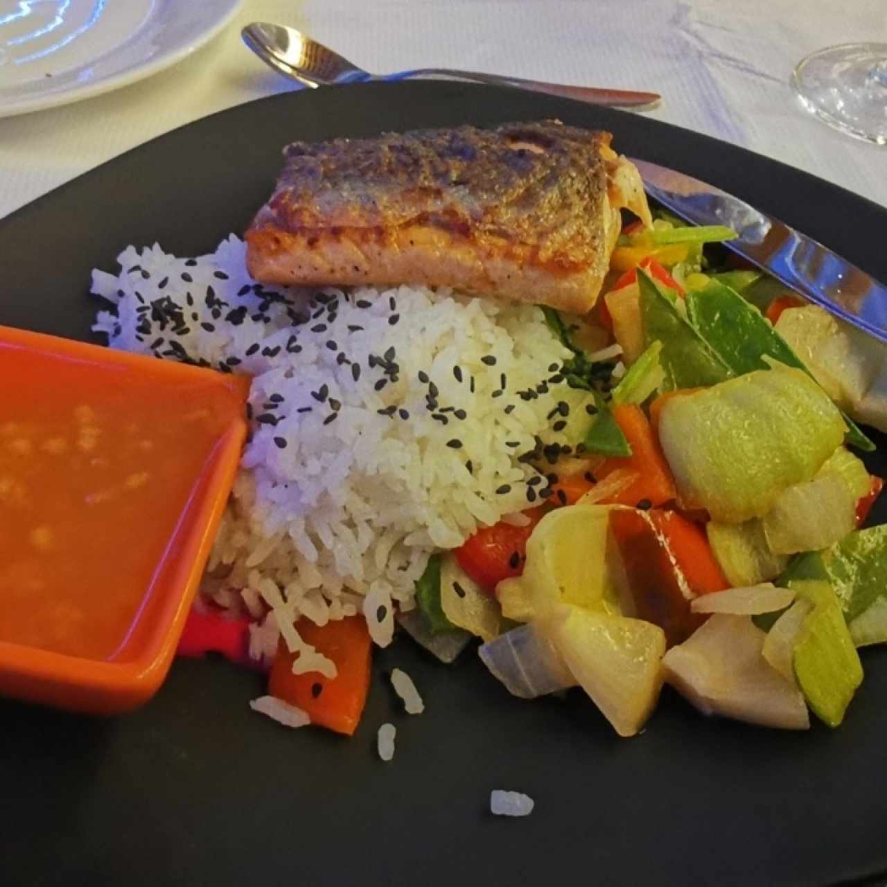 Salmón en salsa de naranja