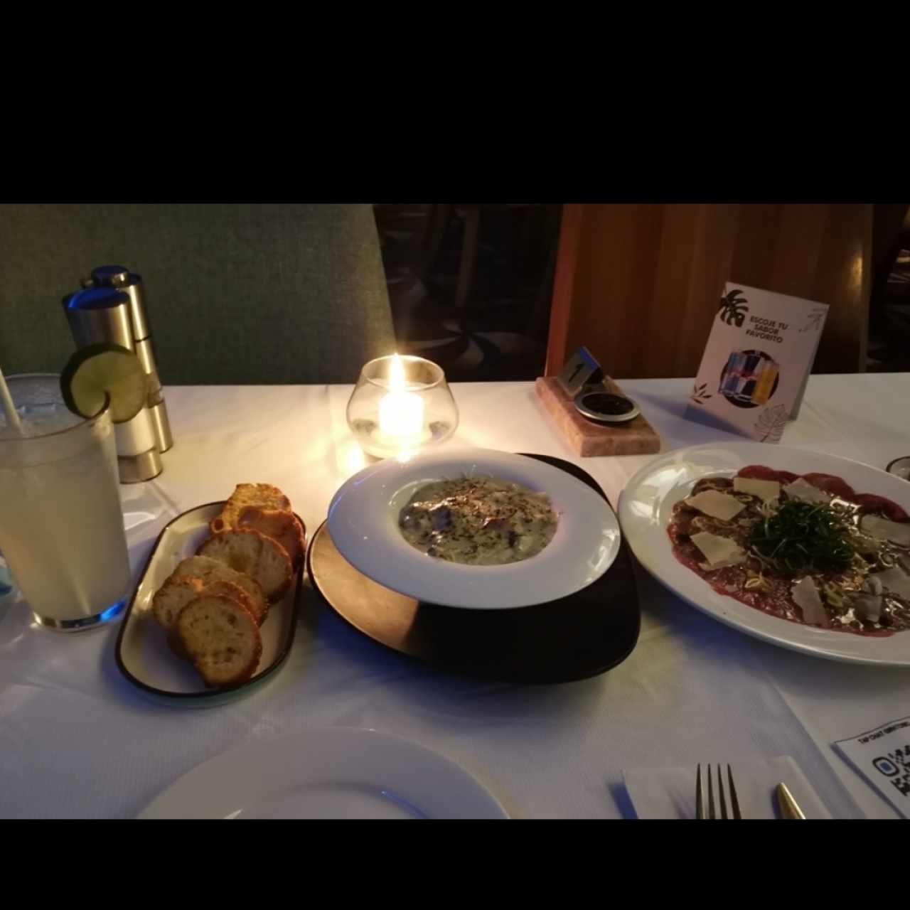 Fondue de hongos y carpaccio de lomito 