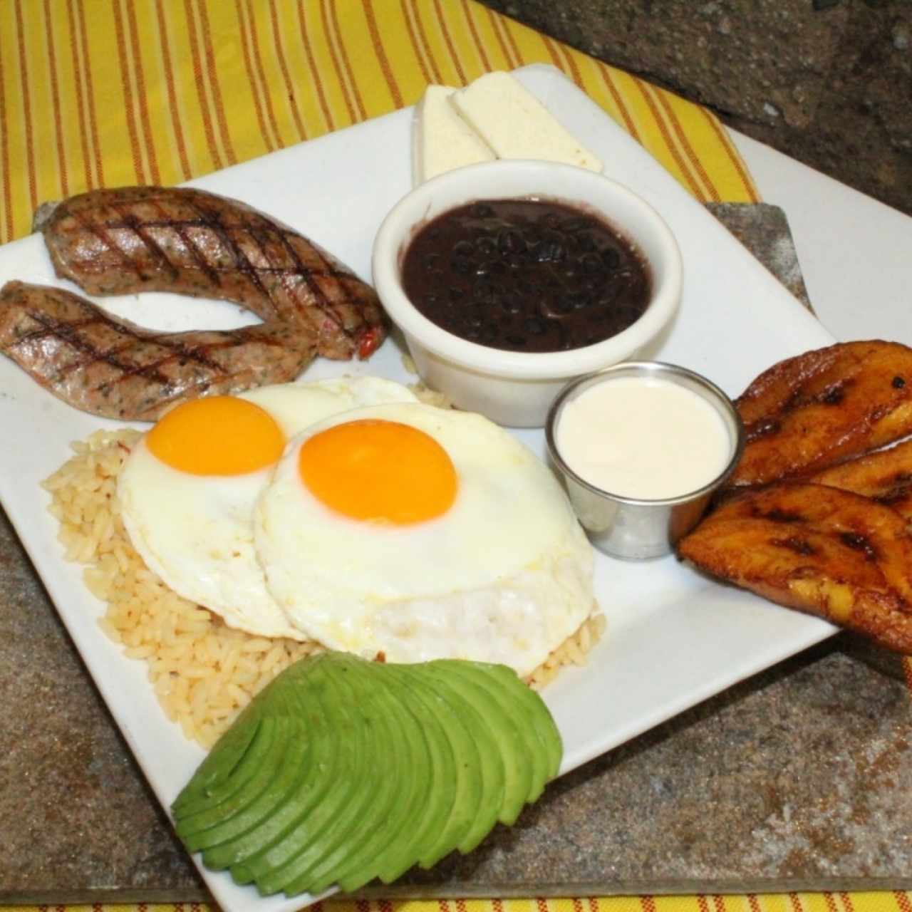 Desayunos - Bandeja paisana