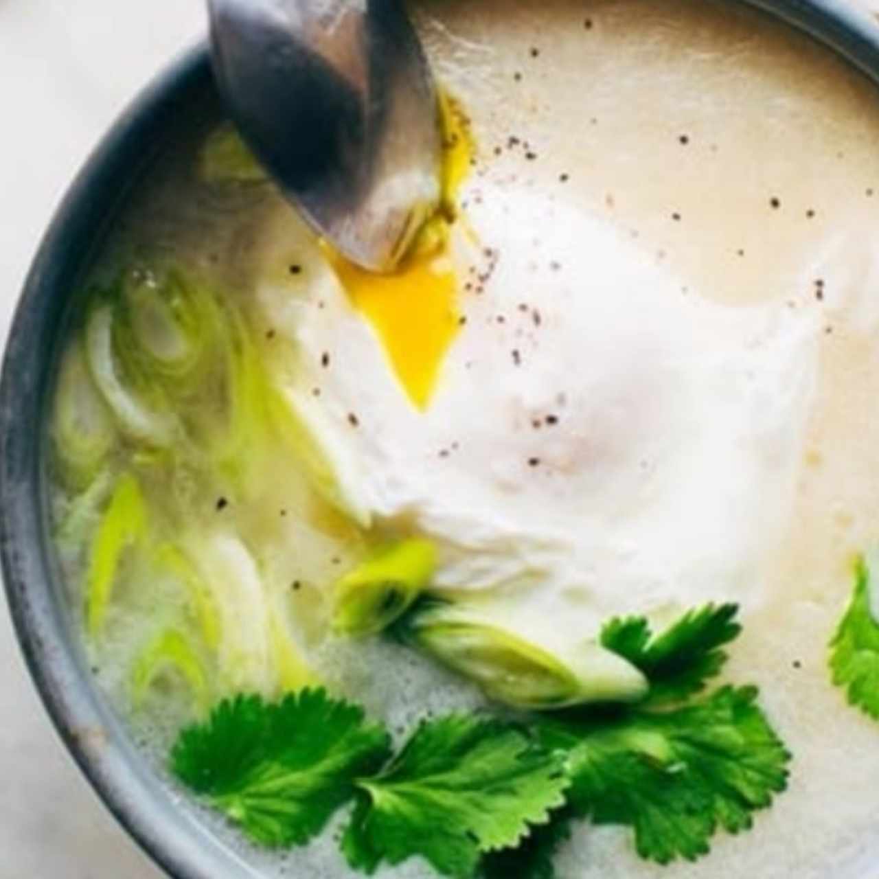 Caldo de huevos (picosito)