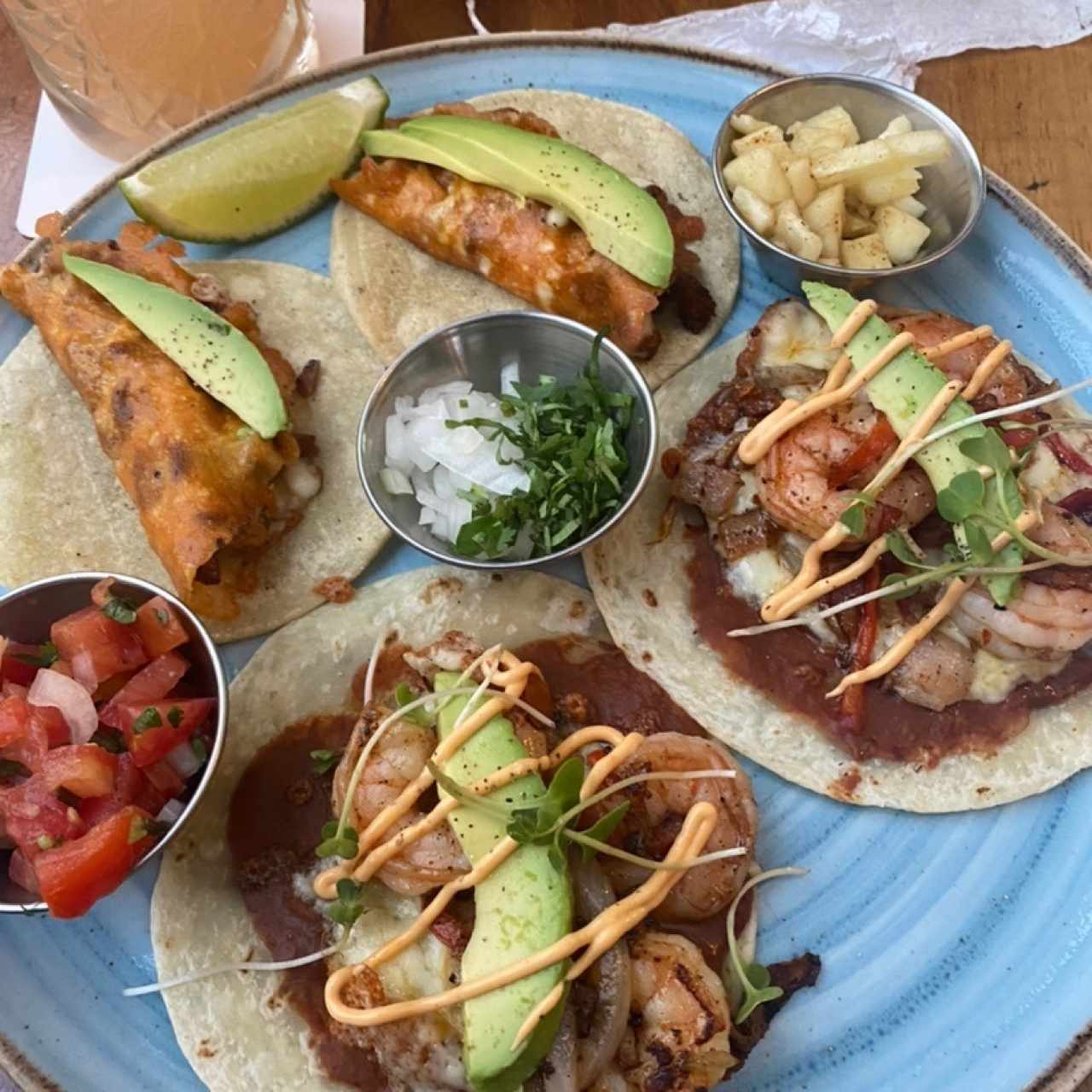 Tacos al pastor y tacos gobernador 