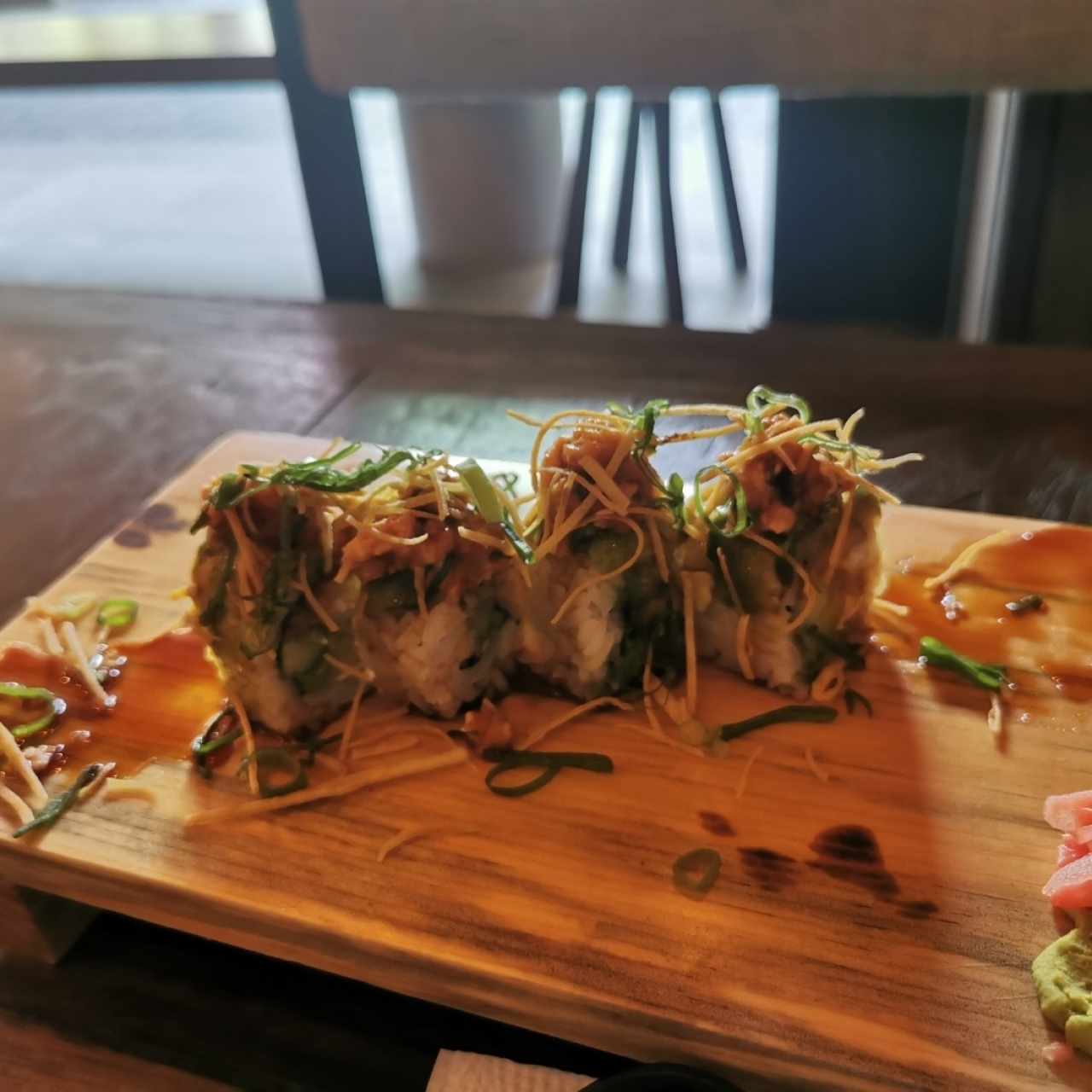 Avocado crunchy Tuna Roll 