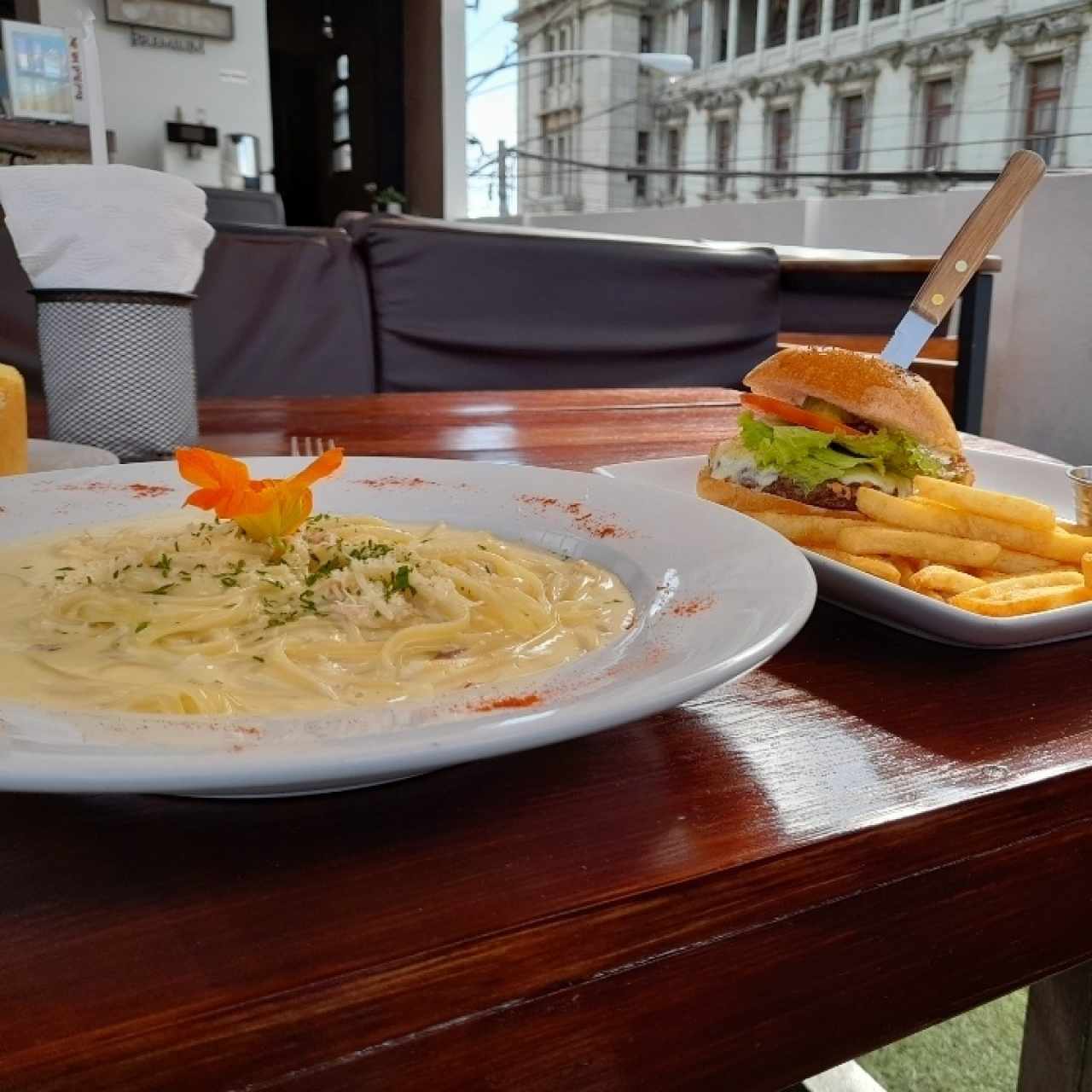 Pasta y Hamburguesa 