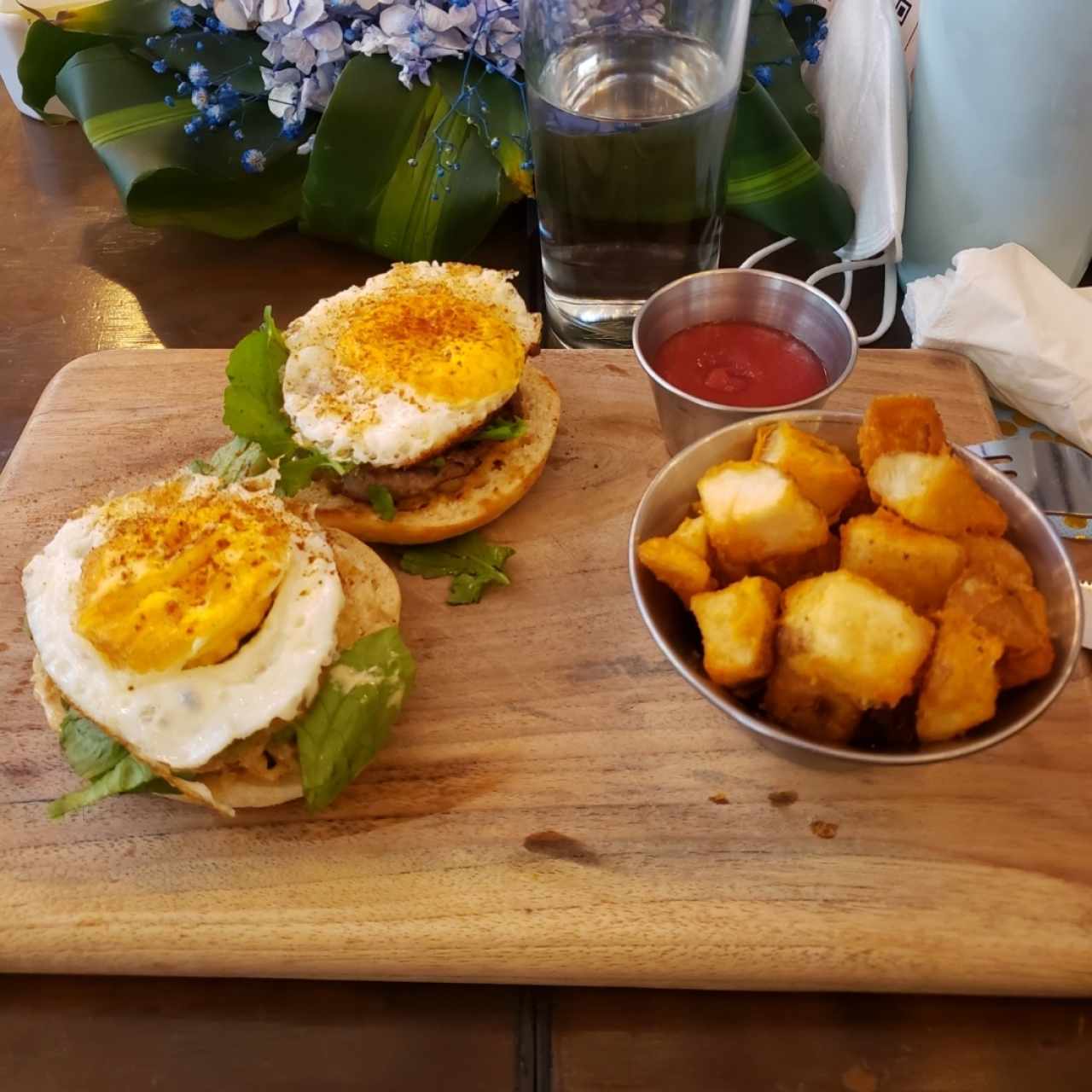 Tostadas de lomito con huevo