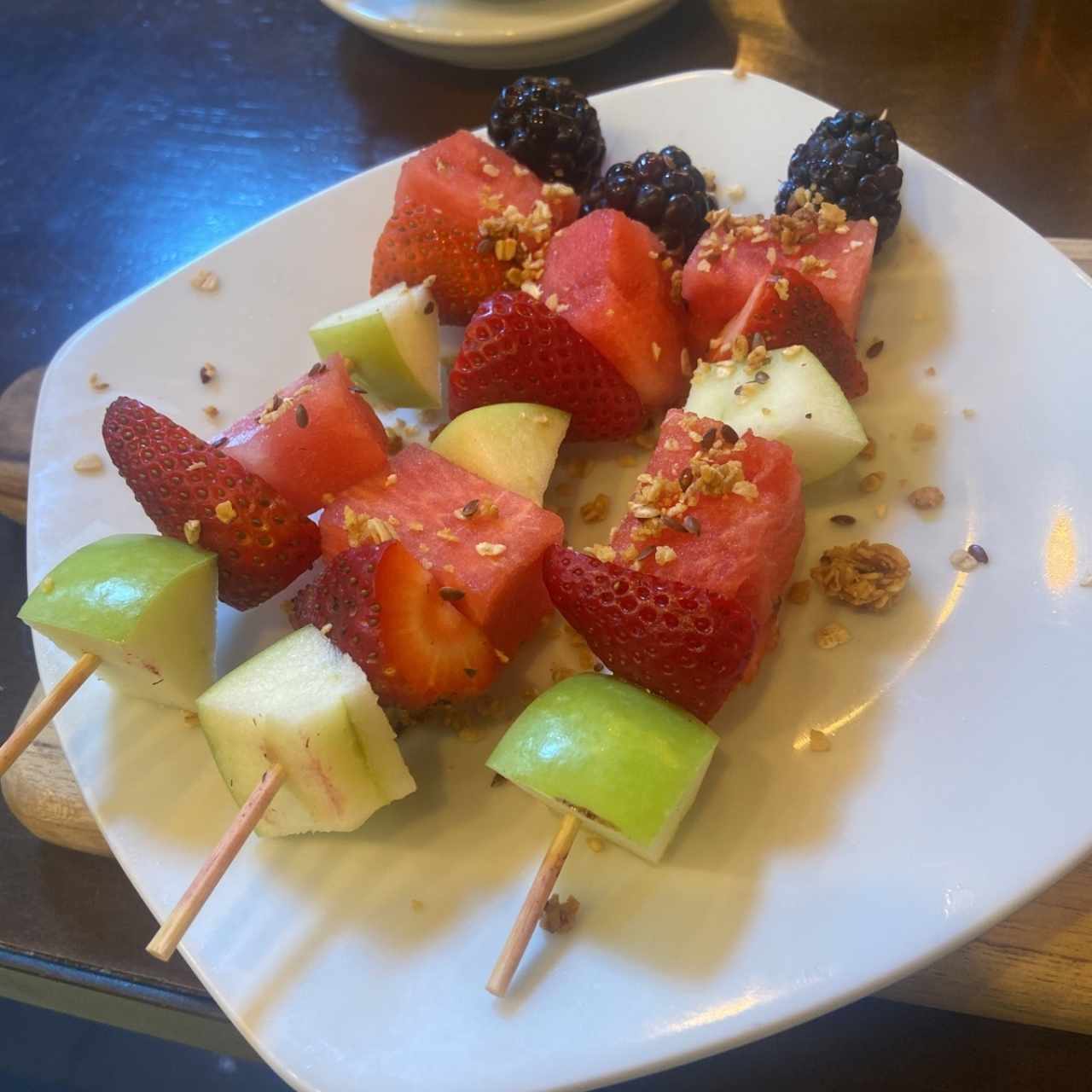 Pinchos de fruta