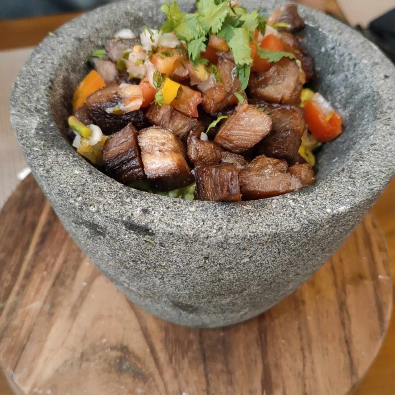Chicharrón de puyazo en molcajete.