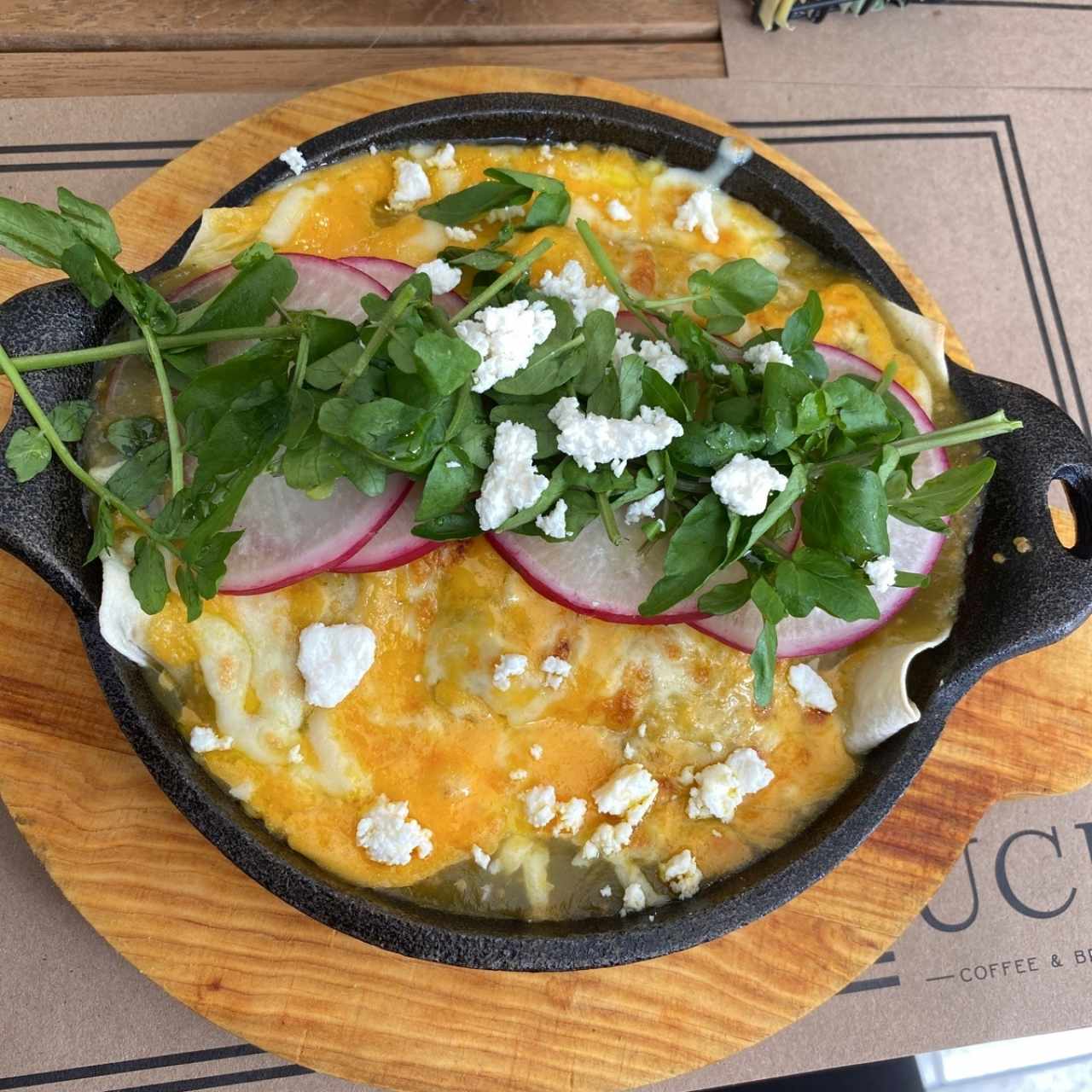 Enchiladas con huevo y salchicha 