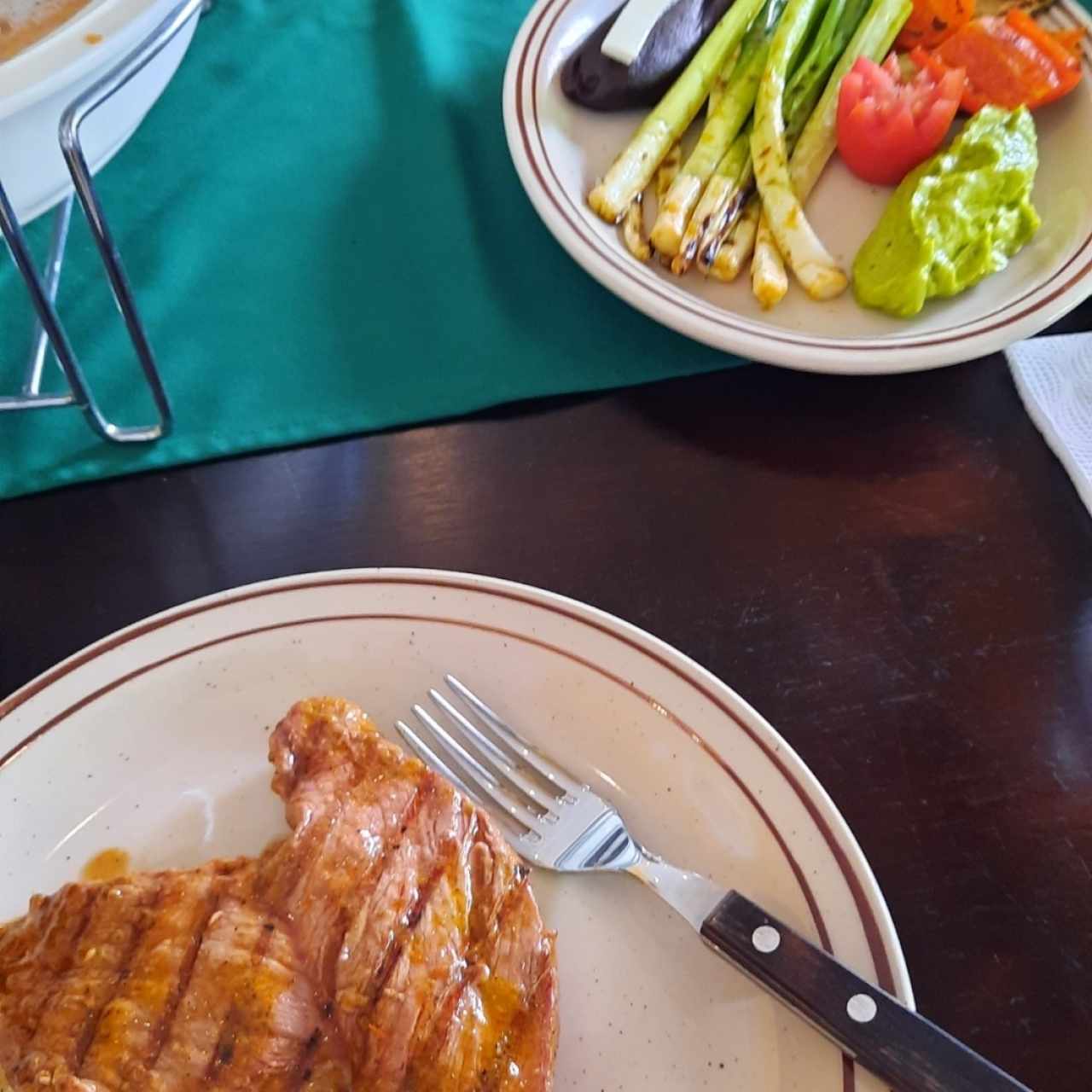 lomito y guarniciones.