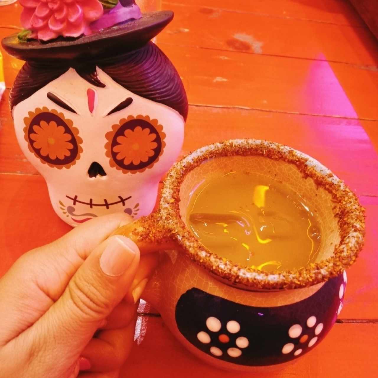 Bebidas en jarrón y jarritos
