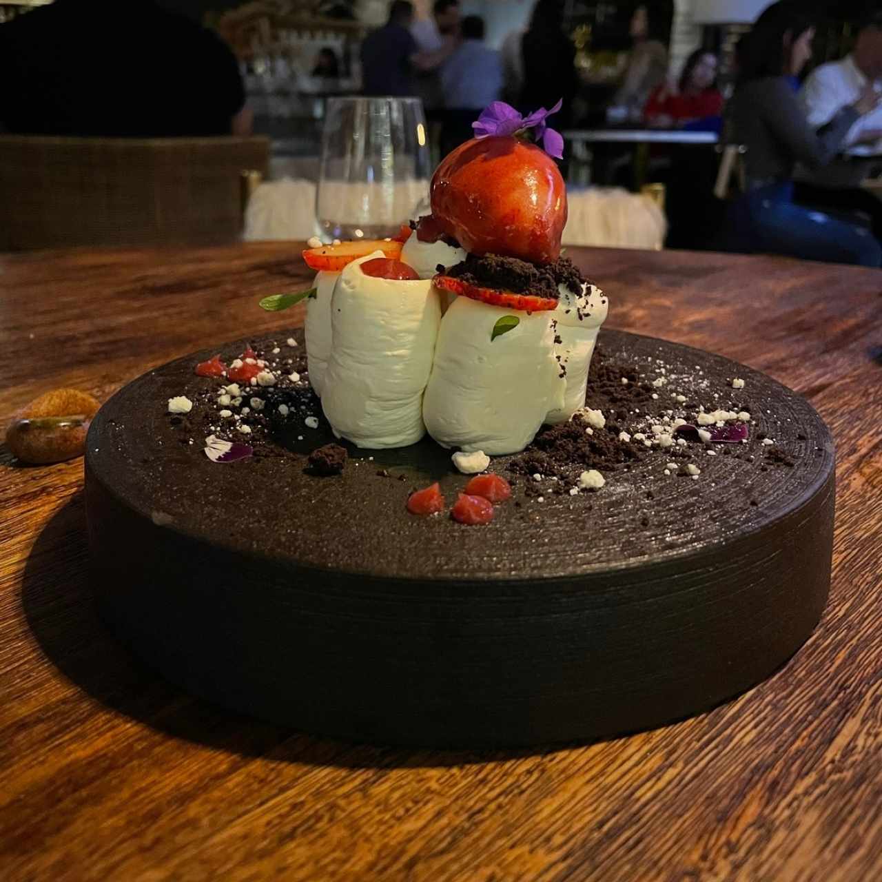 Chocholate blanco con helado de fresa
