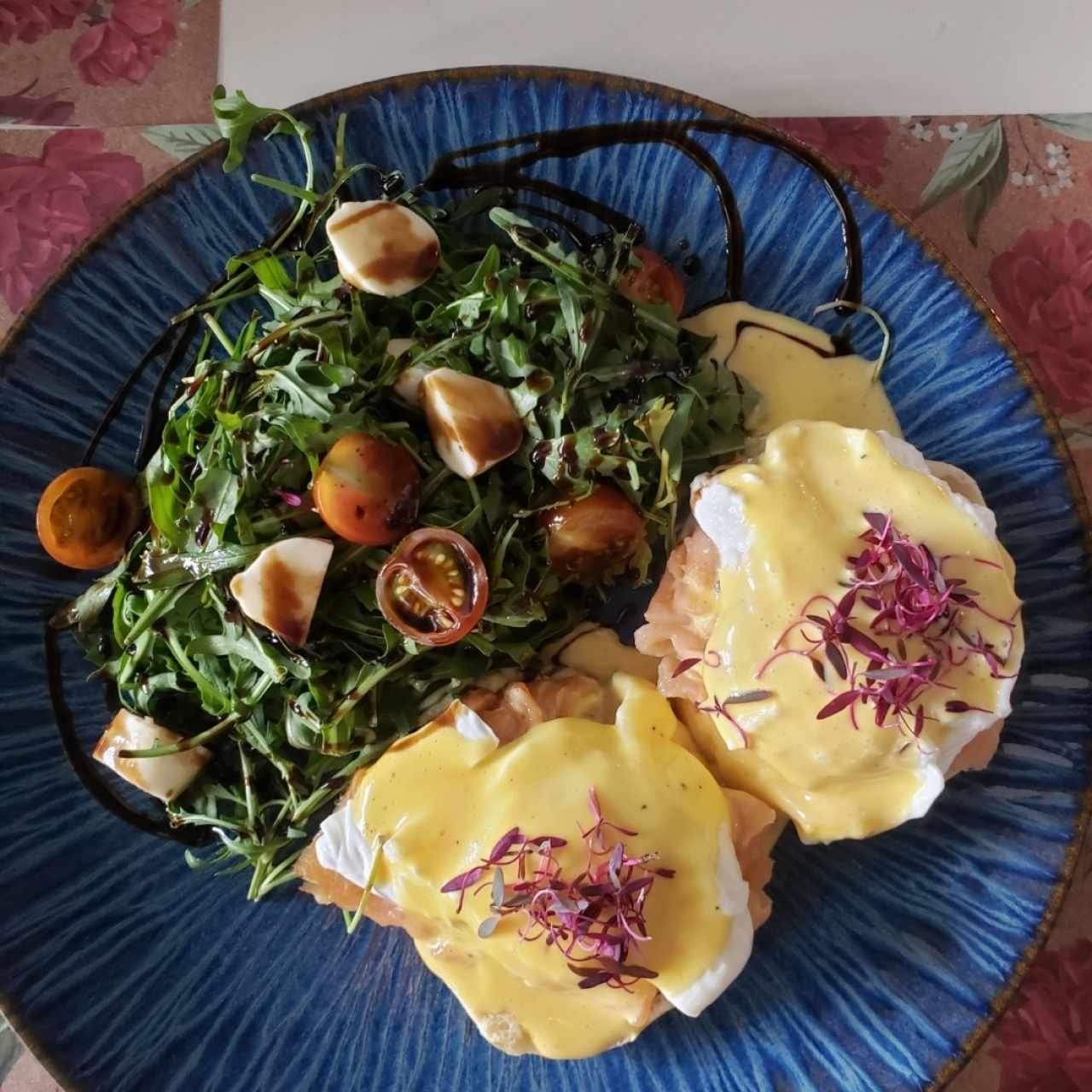 Huevos benedicatinos de salmó 