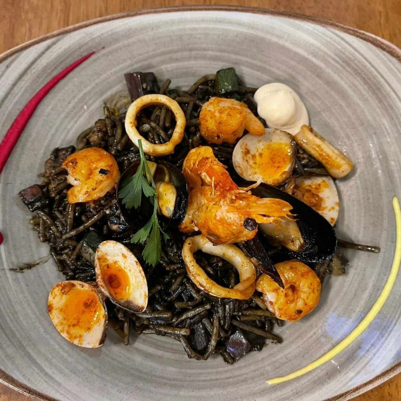 Fideuá Negra de Tinta de Calamar 