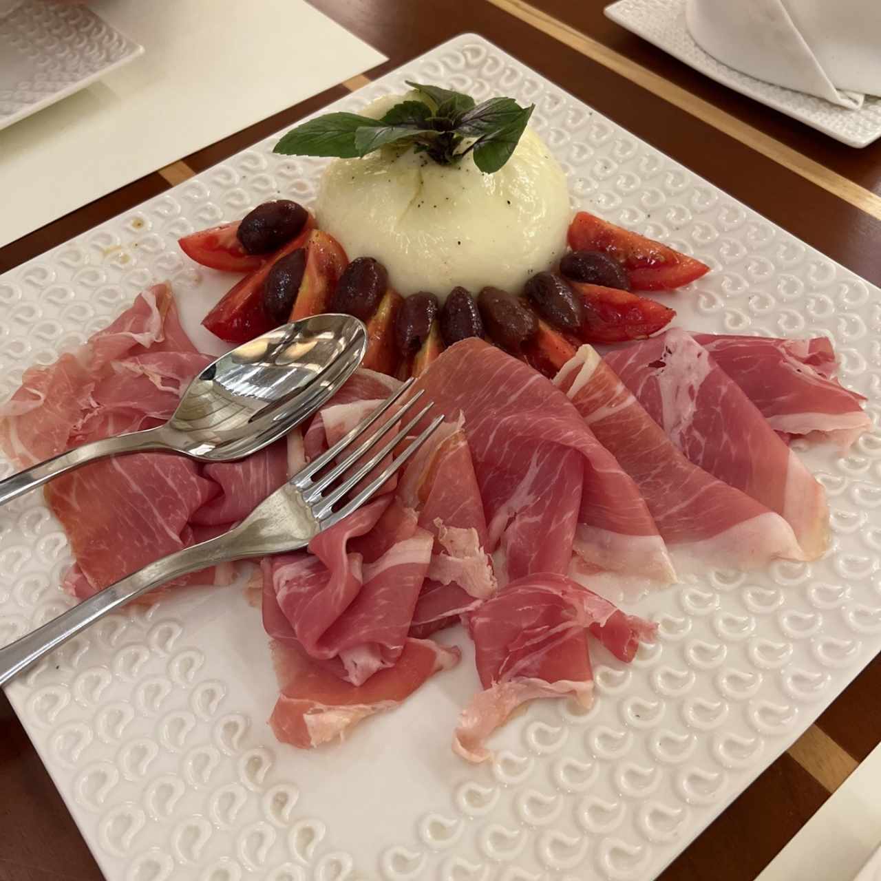 Burrata Artesanal Con Prosciutto di Parma