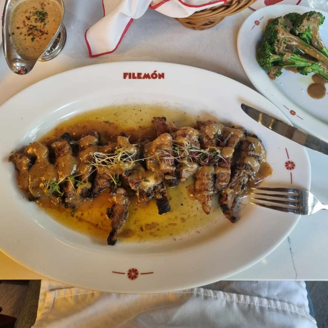 Secreto de fijémon y brocoli asados