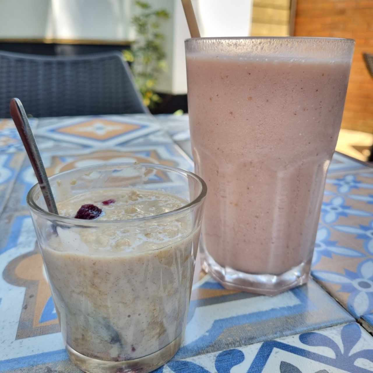 Smootie de kiwi, banano y avenita.