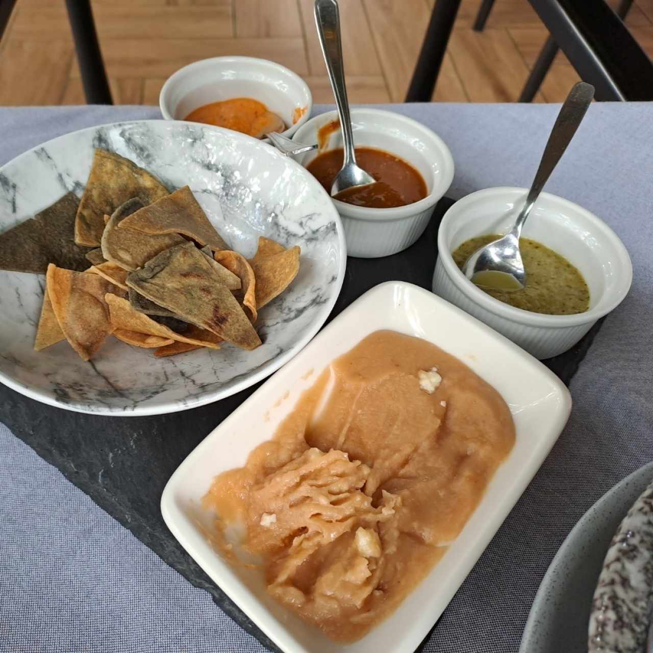 nachos con frijoles 