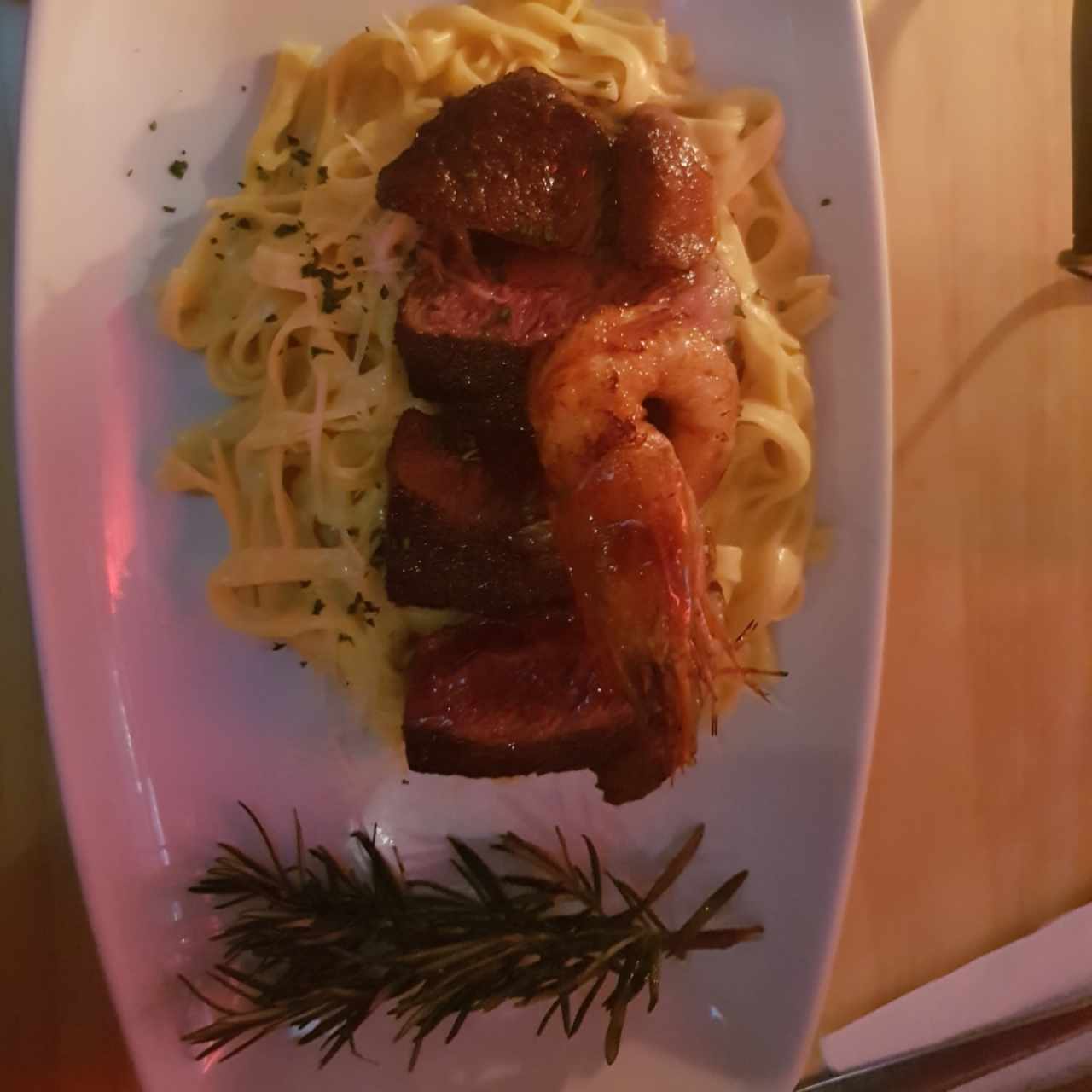 Fetuccini Huancaina con Culotte y Camarón