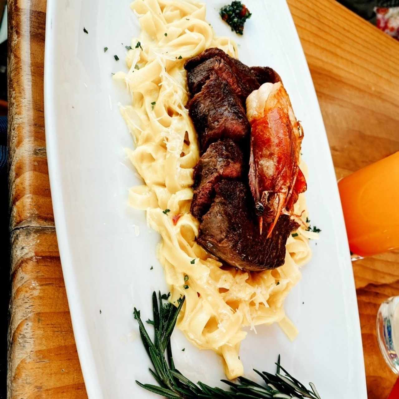 Fetuccini Huancaina con Culotte y Camarón